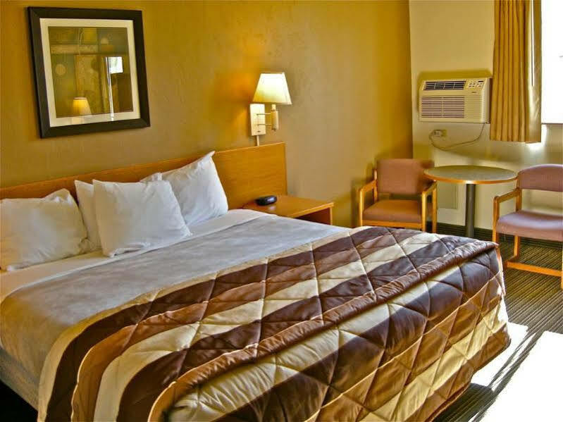 Hotel Super 8 By Wyndham Bend Zewnętrze zdjęcie